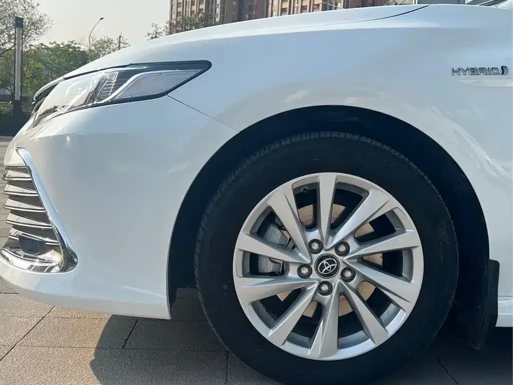 Toyota Camry — фото 10