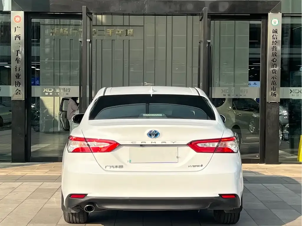 Toyota Camry — фото 8