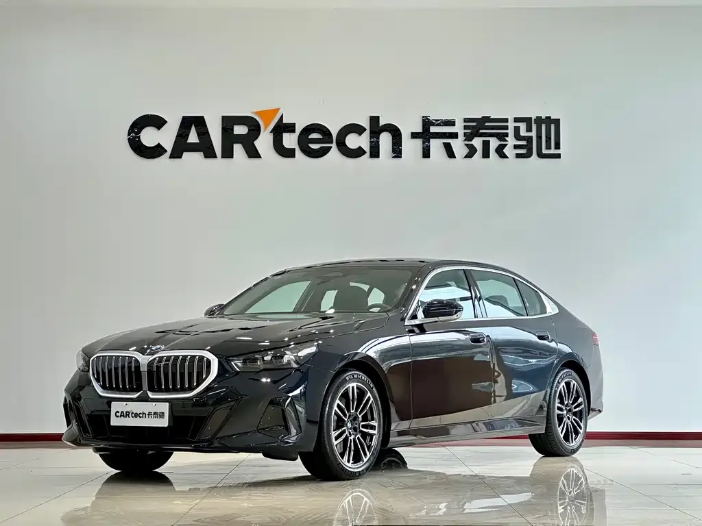 BMW 5 Series — фото 1
