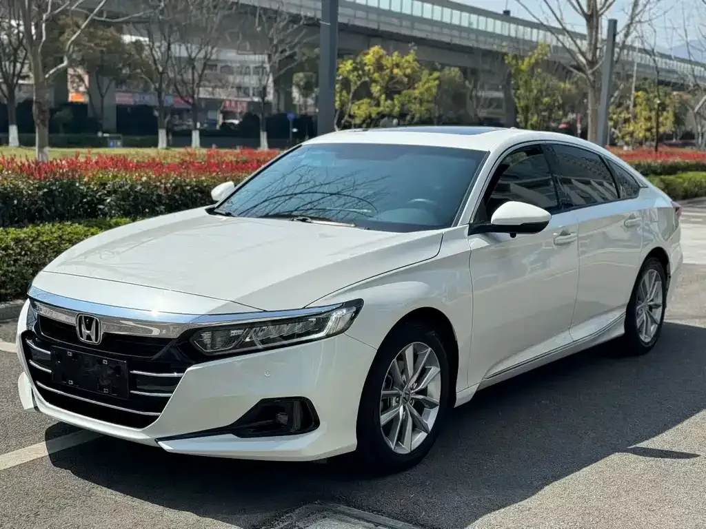 Honda Accord — фото 1