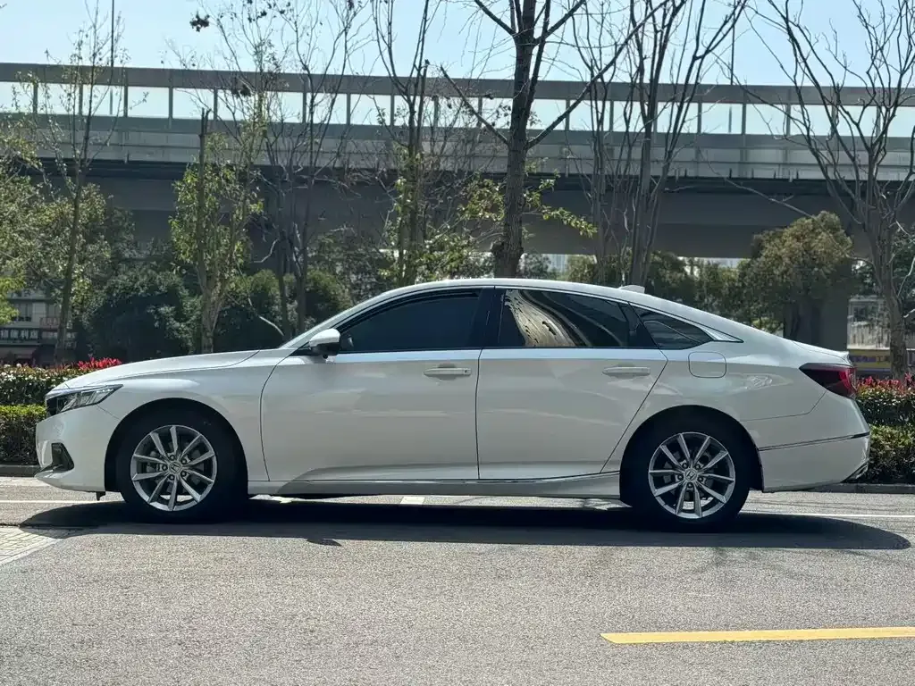Honda Accord — фото 8