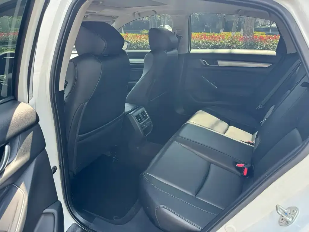 Honda Accord — фото 6
