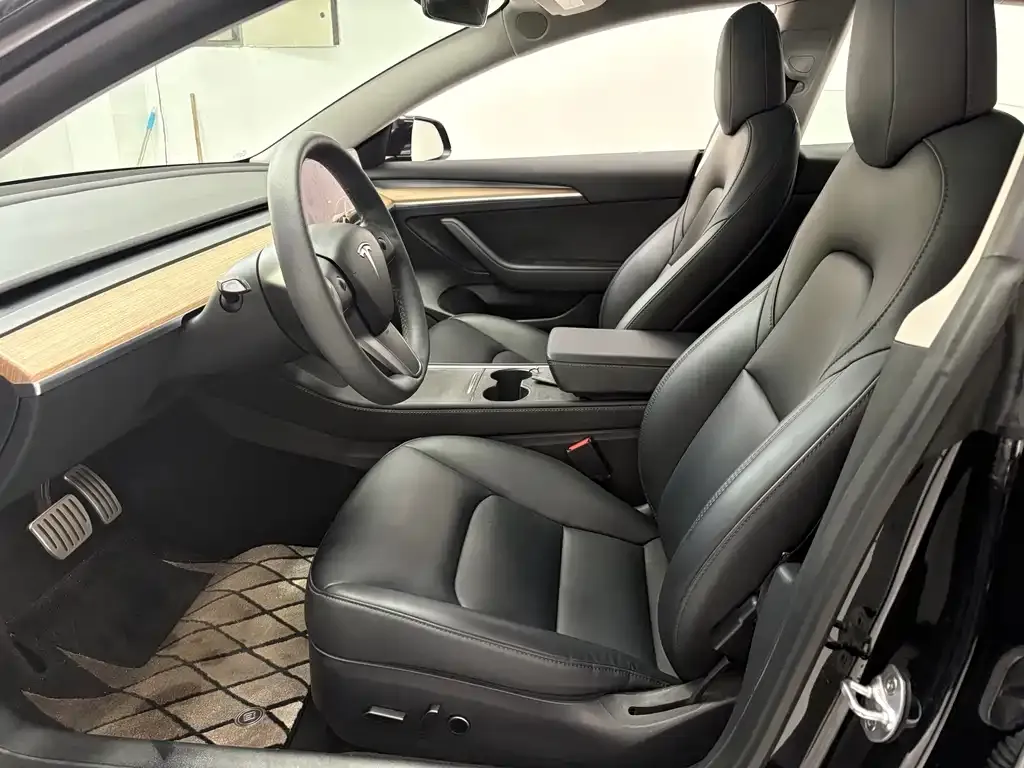 Tesla Model 3 — фото 4