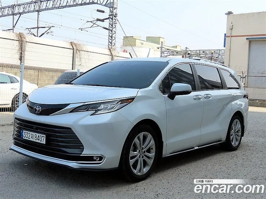 Toyota Sienna — фото 2