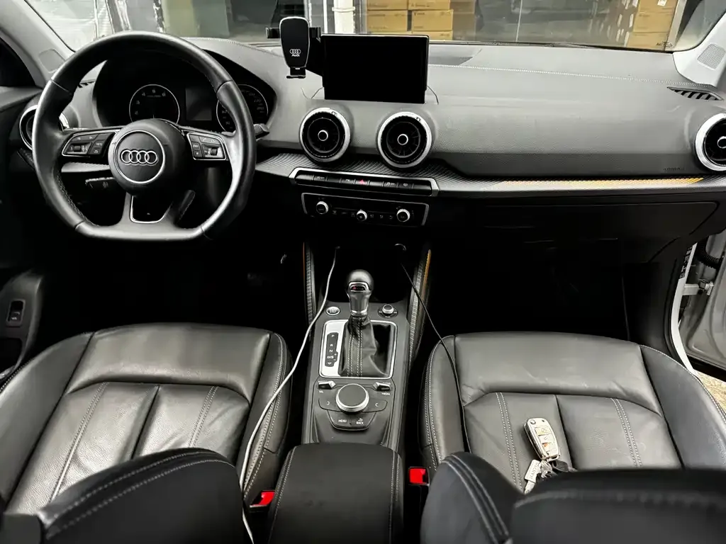 Audi Q2L 2023 из CN, фото 2