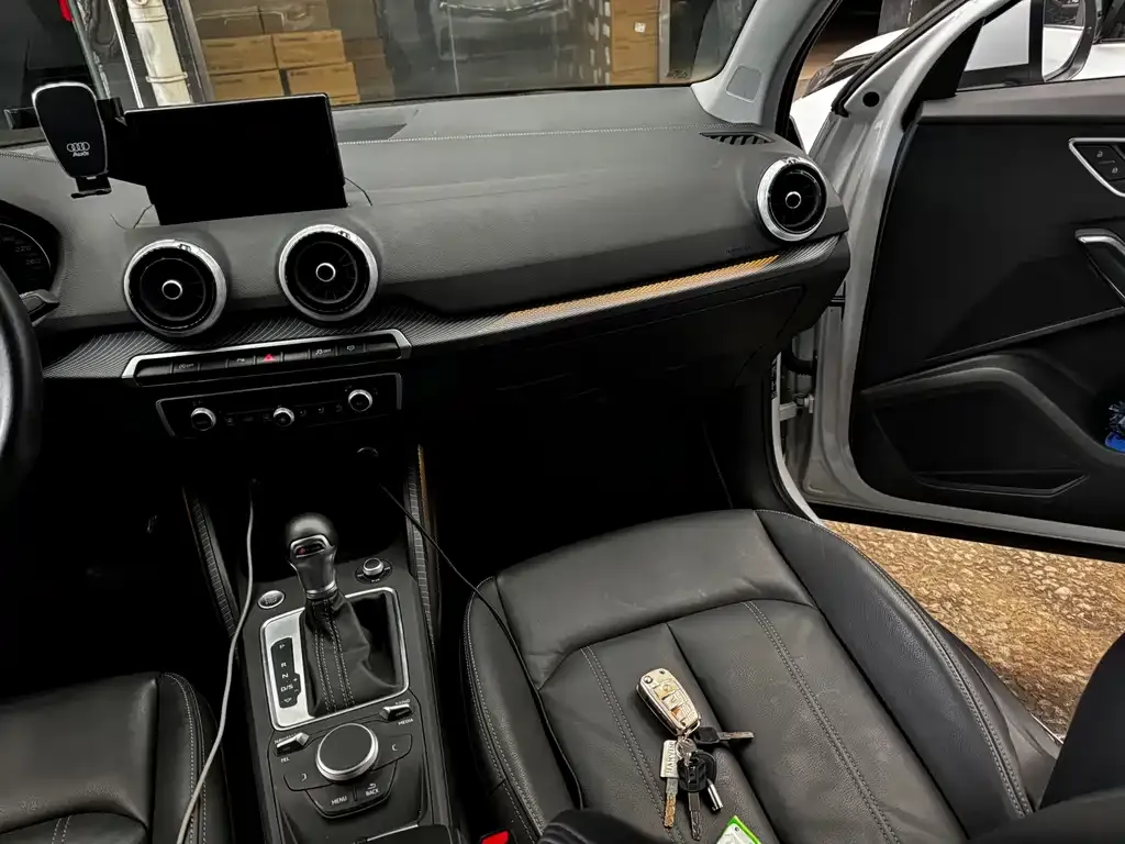Audi Q2L 2023 из CN, фото 5