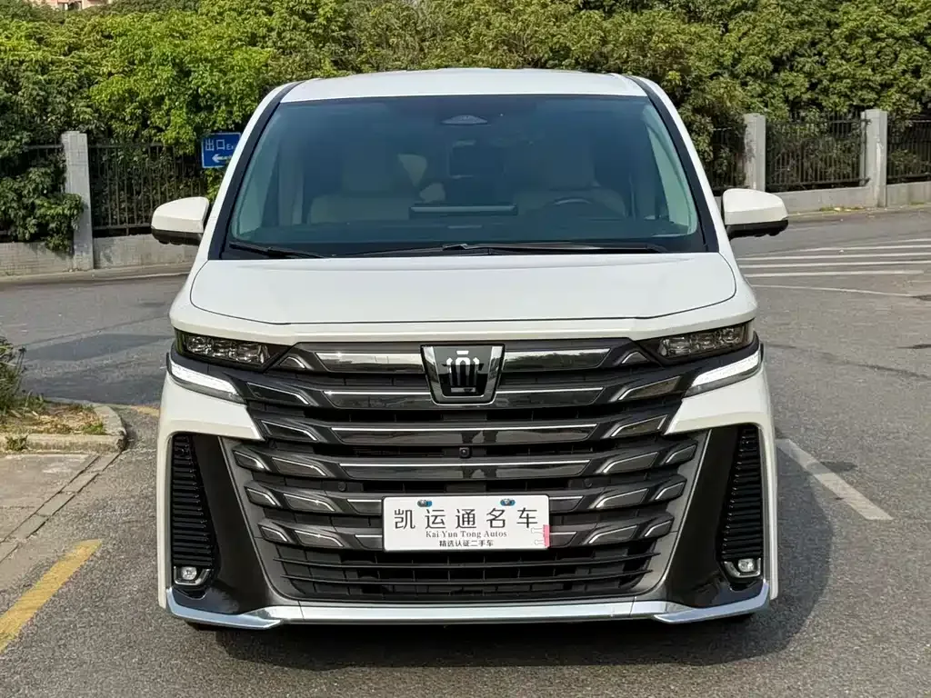 Toyota Vellfire 2023 из CN, фото 1