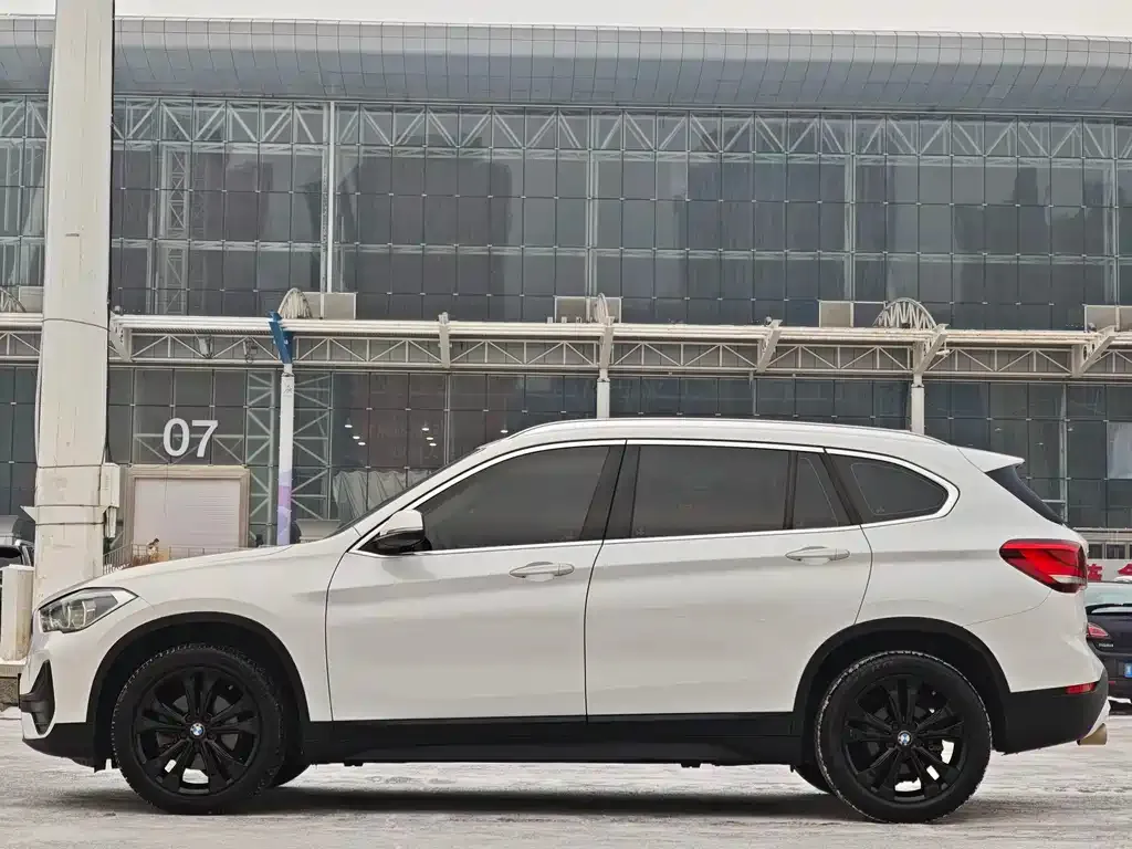 BMW X1 — фото 5