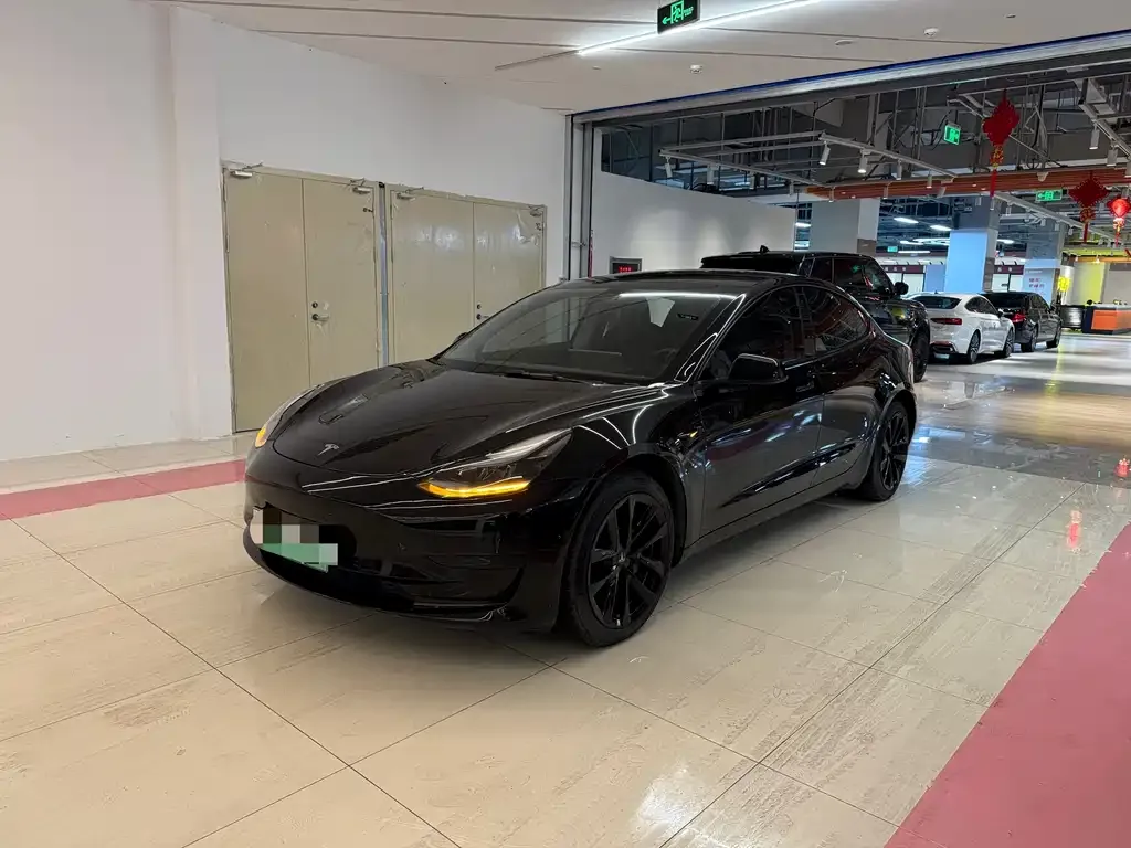 Tesla Model 3 — фото 1