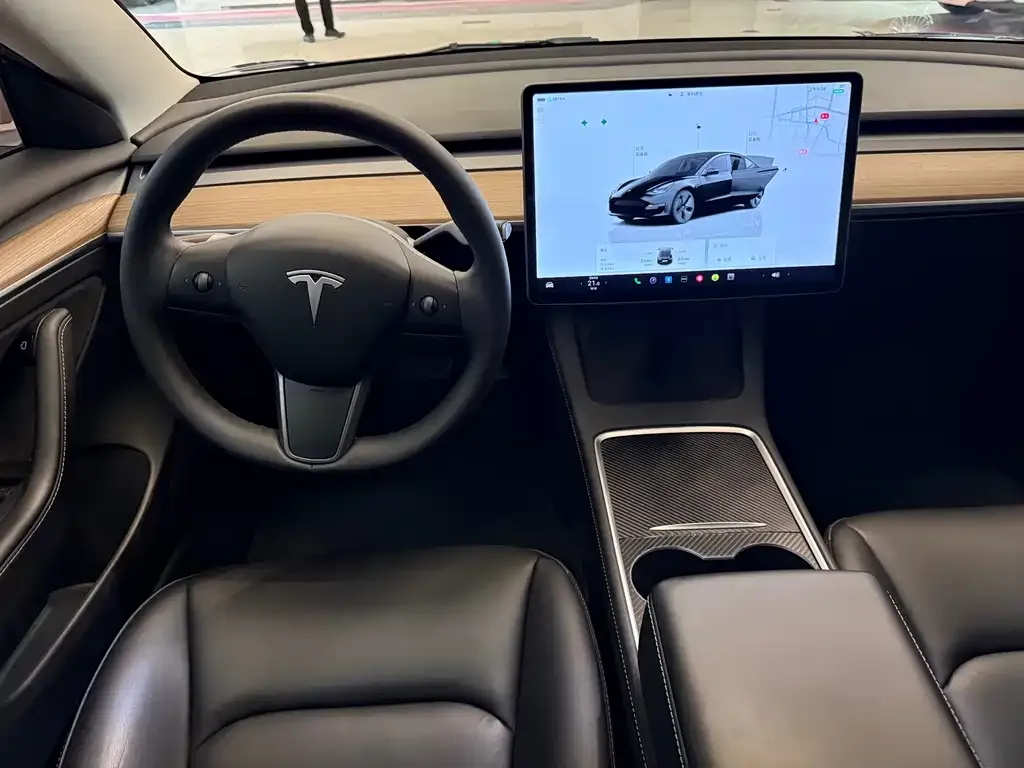 Tesla Model 3 — фото 9