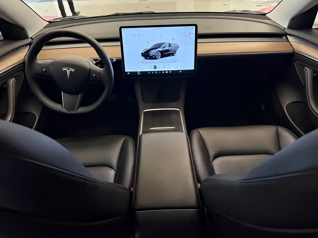 Tesla Model 3 — фото 5