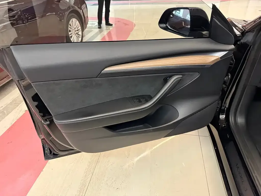 Tesla Model 3 — фото 6