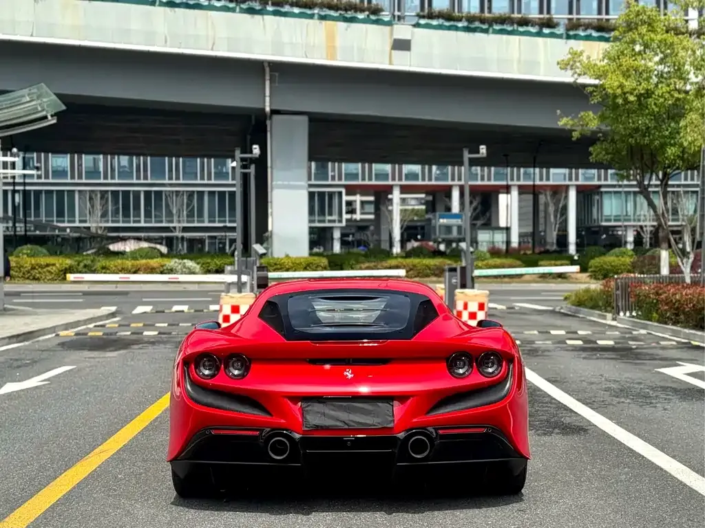 Ferrari F8 — фото 7