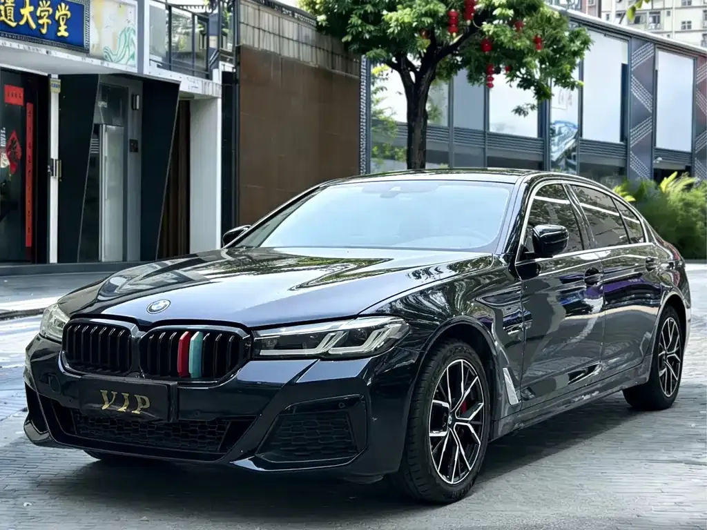 BMW 5 Series — фото 1