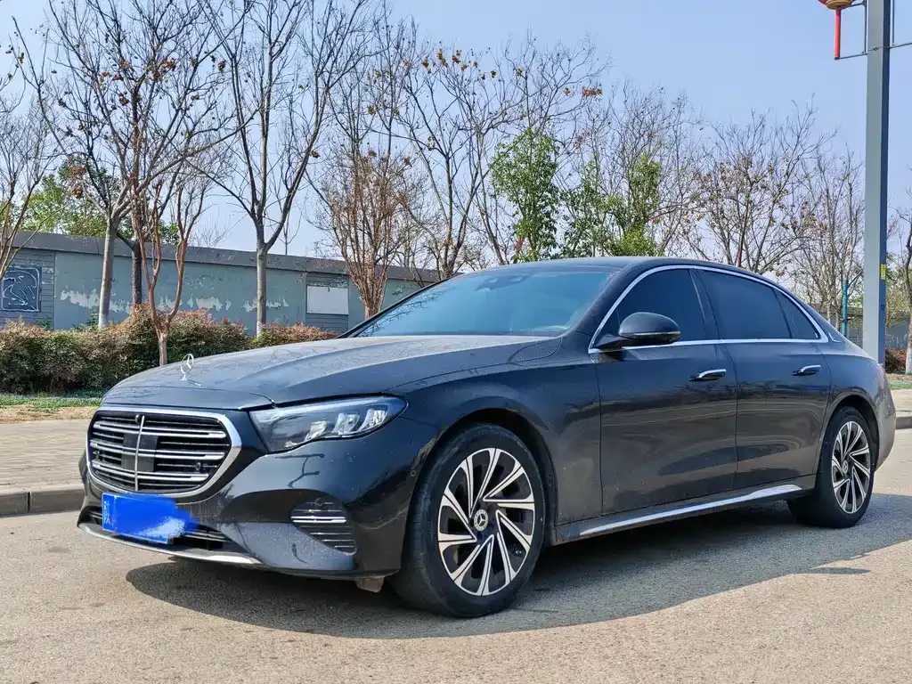 Mercedes-Benz E-Class — фото 1