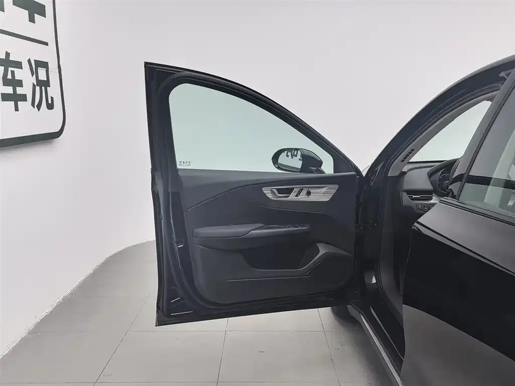 Hongqi E-QM5 — фото 3