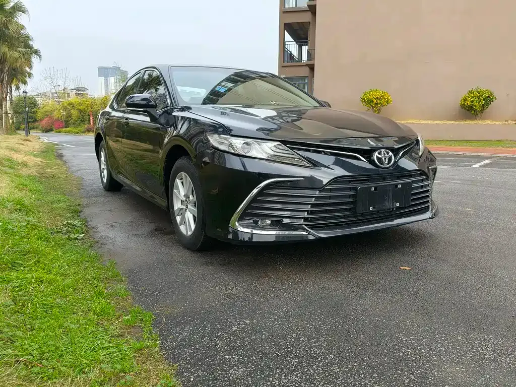 Toyota Camry — фото 7