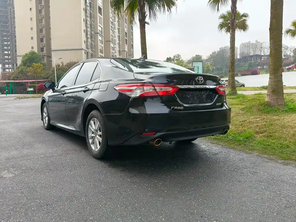 Toyota Camry — фото 9