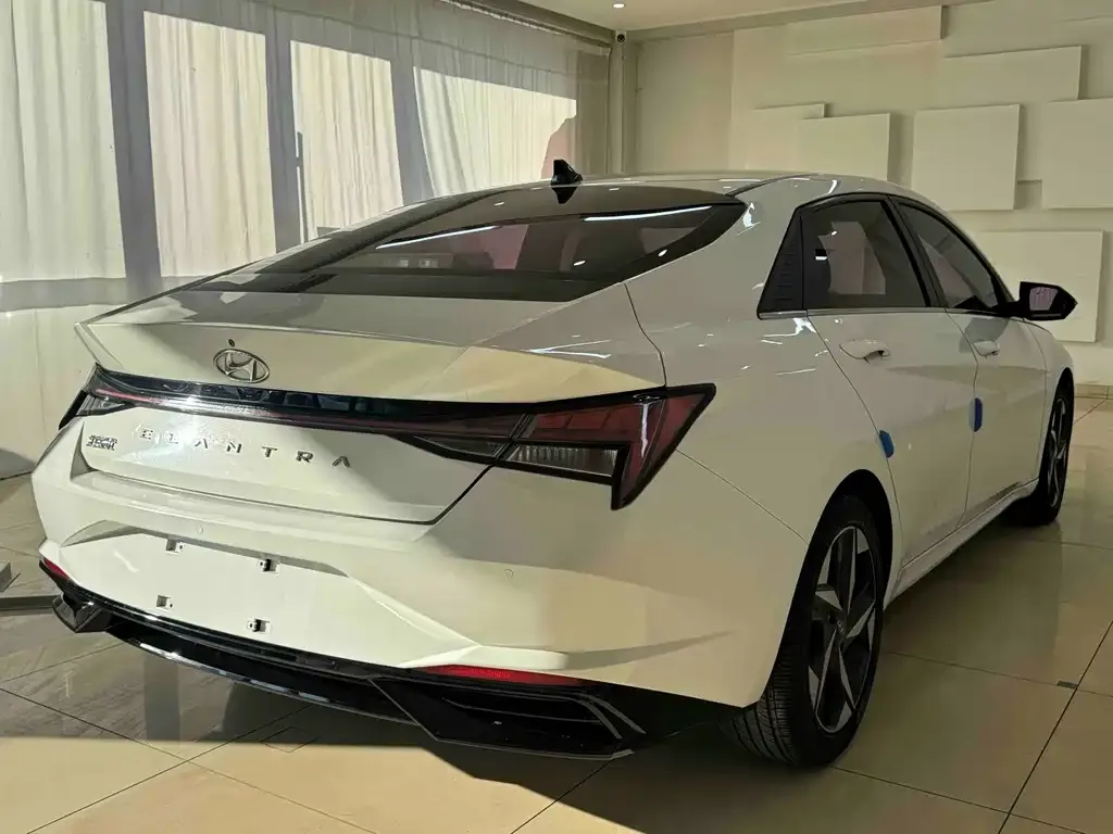 Hyundai Elantra — фото 8