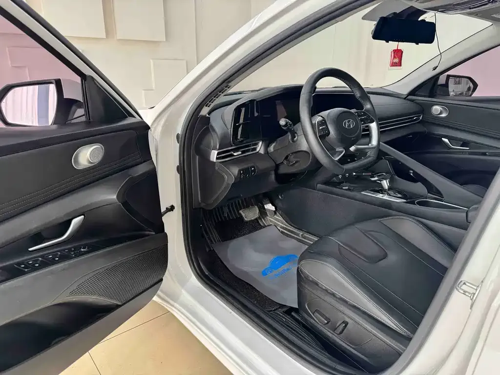 Hyundai Elantra — фото 10