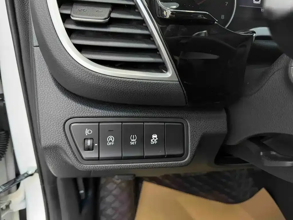 Kia KX3 2023 из CN, фото 4