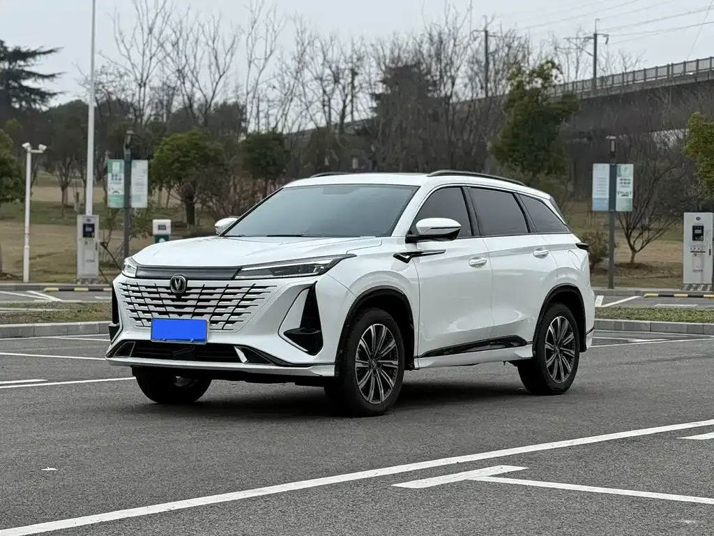 Changan CS75PLUS — фото 1