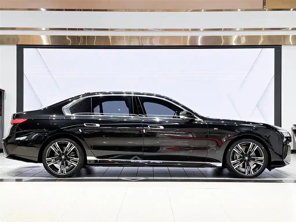 BMW 7 Series 2024 из CN, фото 3