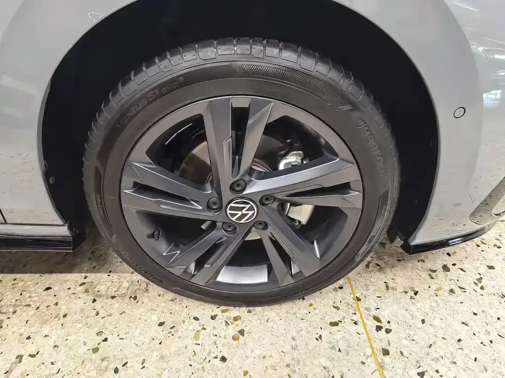 Volkswagen Golf 2023 из CN, фото 10