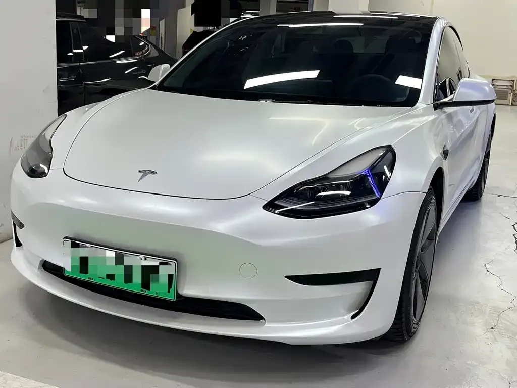 Tesla Model 3 — фото 1