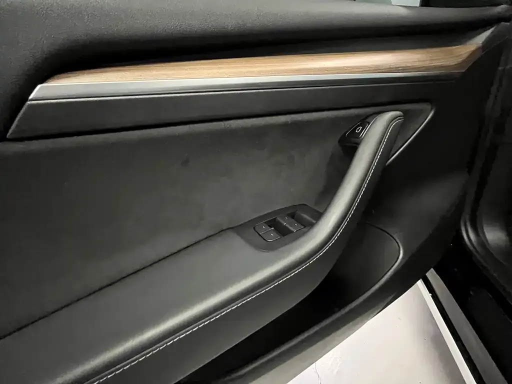 Tesla Model 3 — фото 4