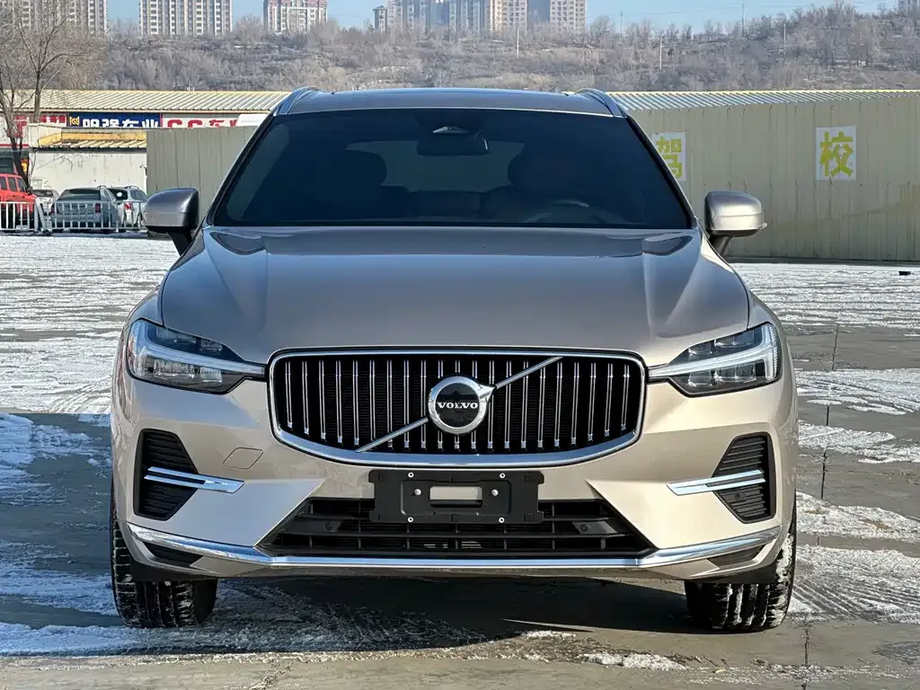 Volvo XC60 — фото 8