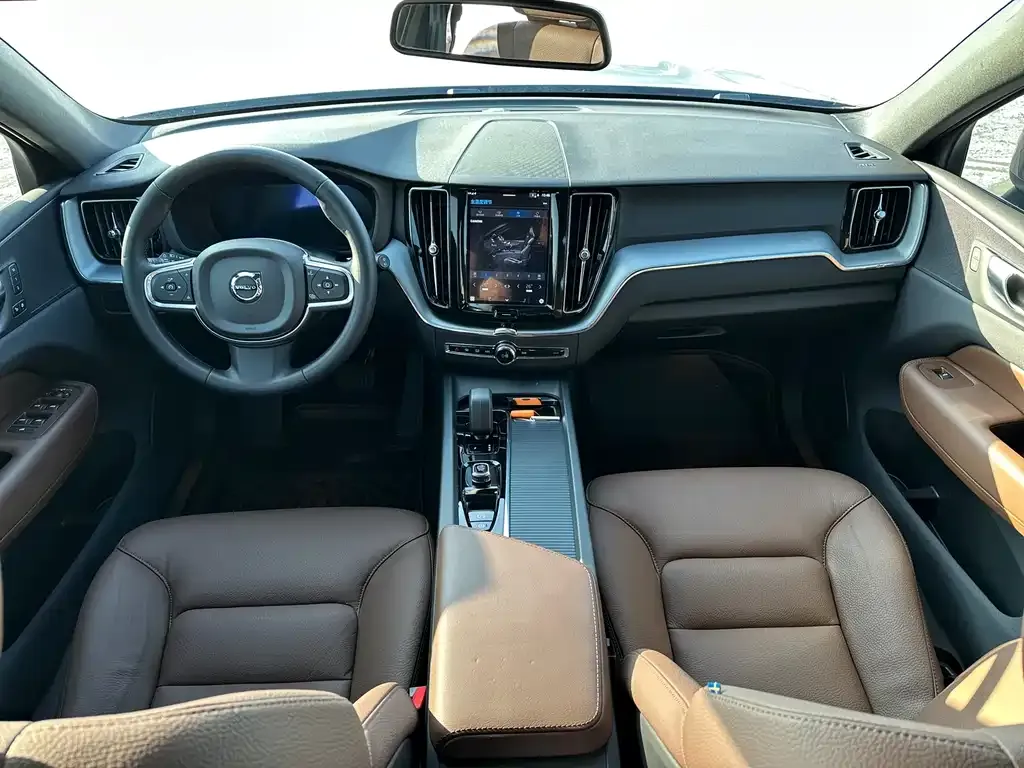 Volvo XC60 — фото 2