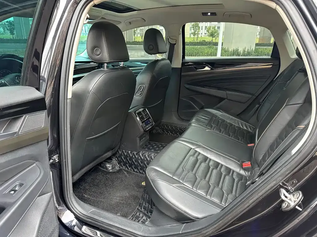 Volkswagen Passat 2021 из CN, фото 2
