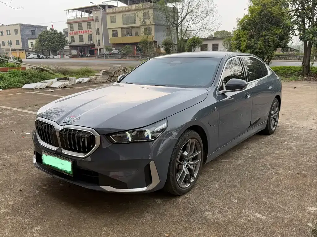 BMW i5 — фото 1