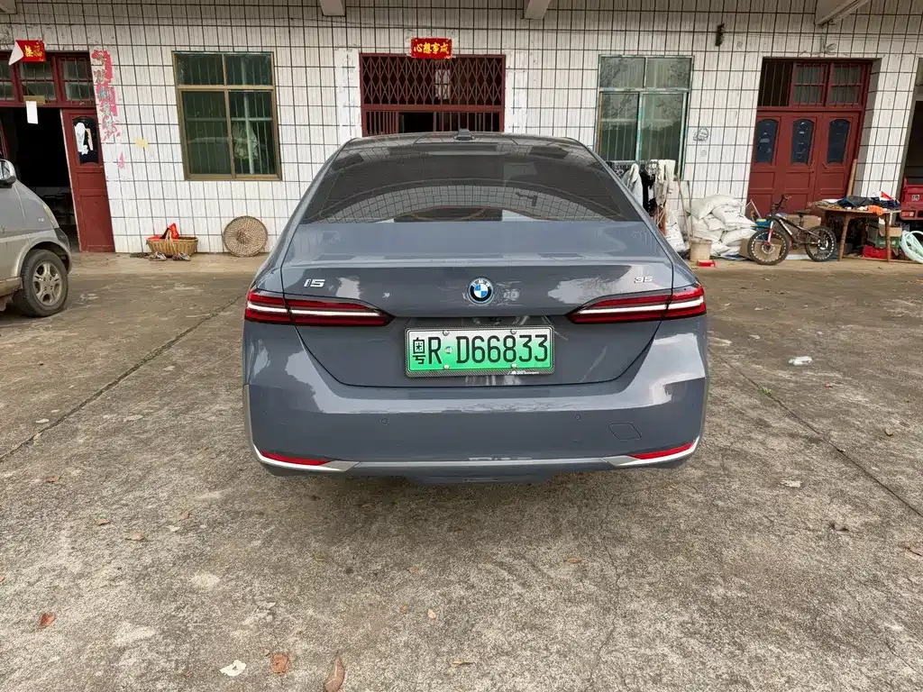 BMW i5 — фото 8