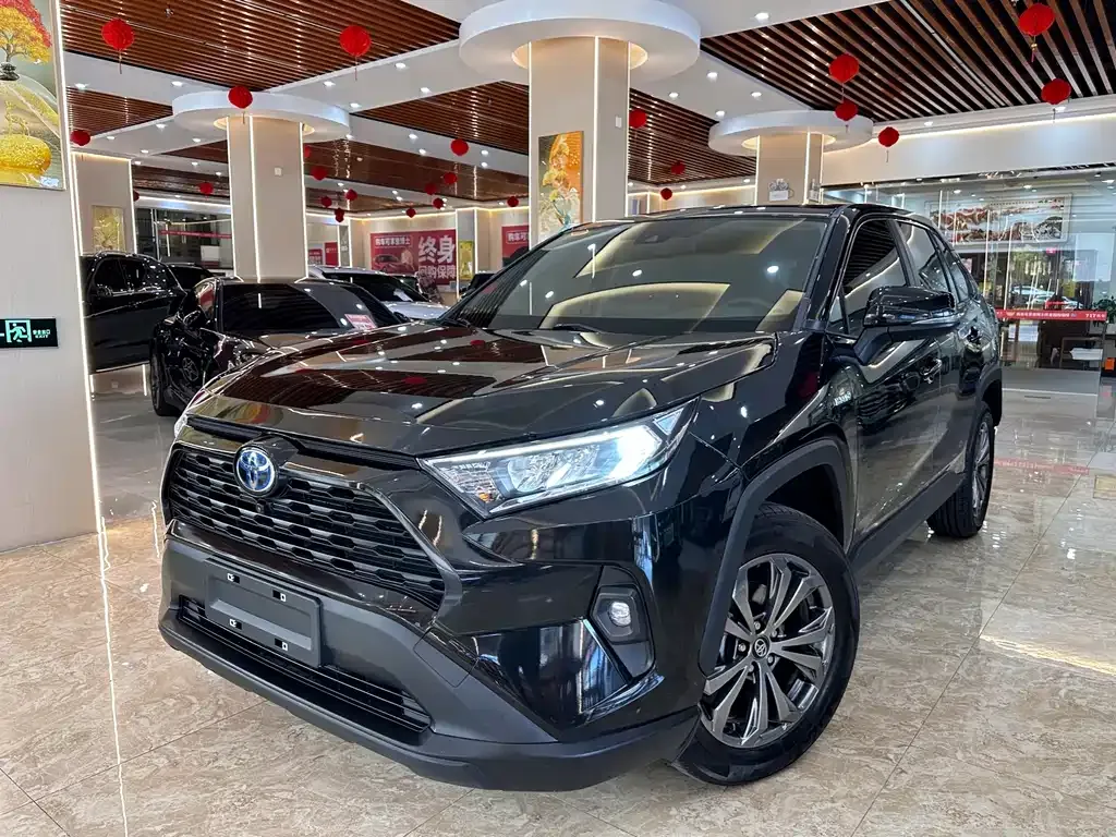 Toyota RAV4 — фото 1