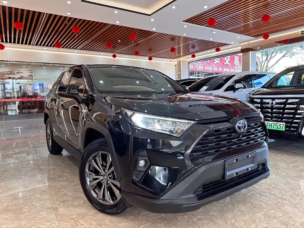 Toyota RAV4 — фото 3