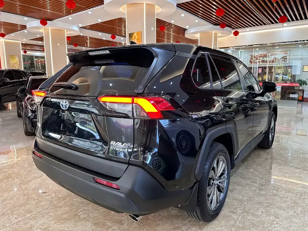 Toyota RAV4 — фото 4