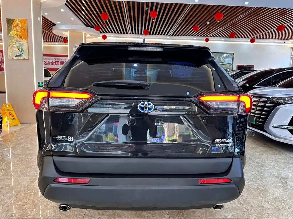 Toyota RAV4 — фото 5