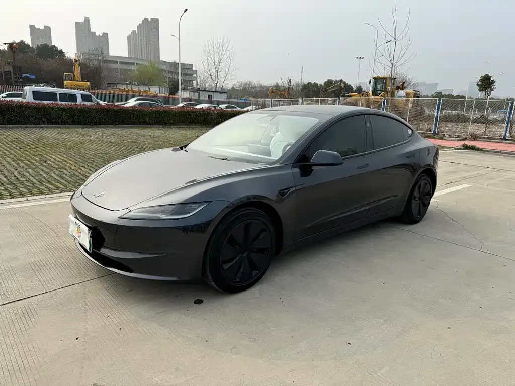 Tesla Model 3 — фото 1