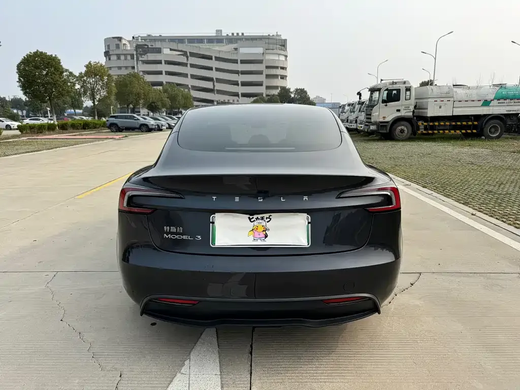 Tesla Model 3 — фото 8