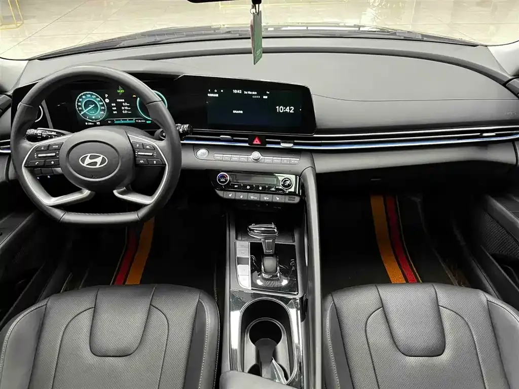 Hyundai Elantra — фото 8