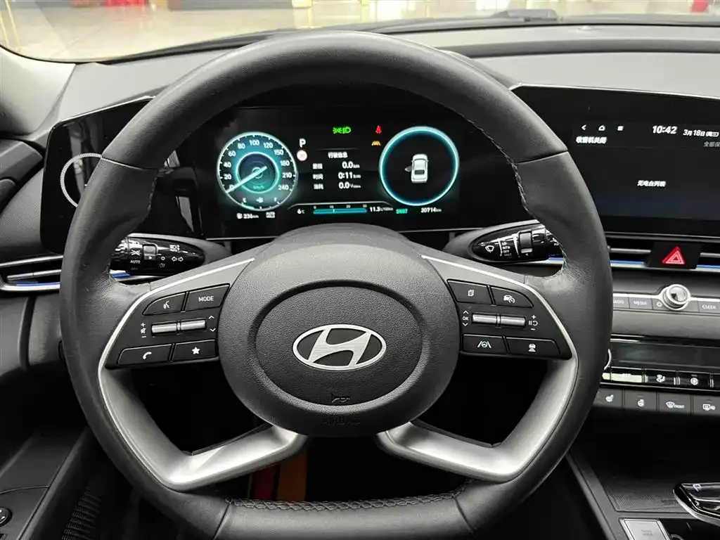 Hyundai Elantra — фото 6