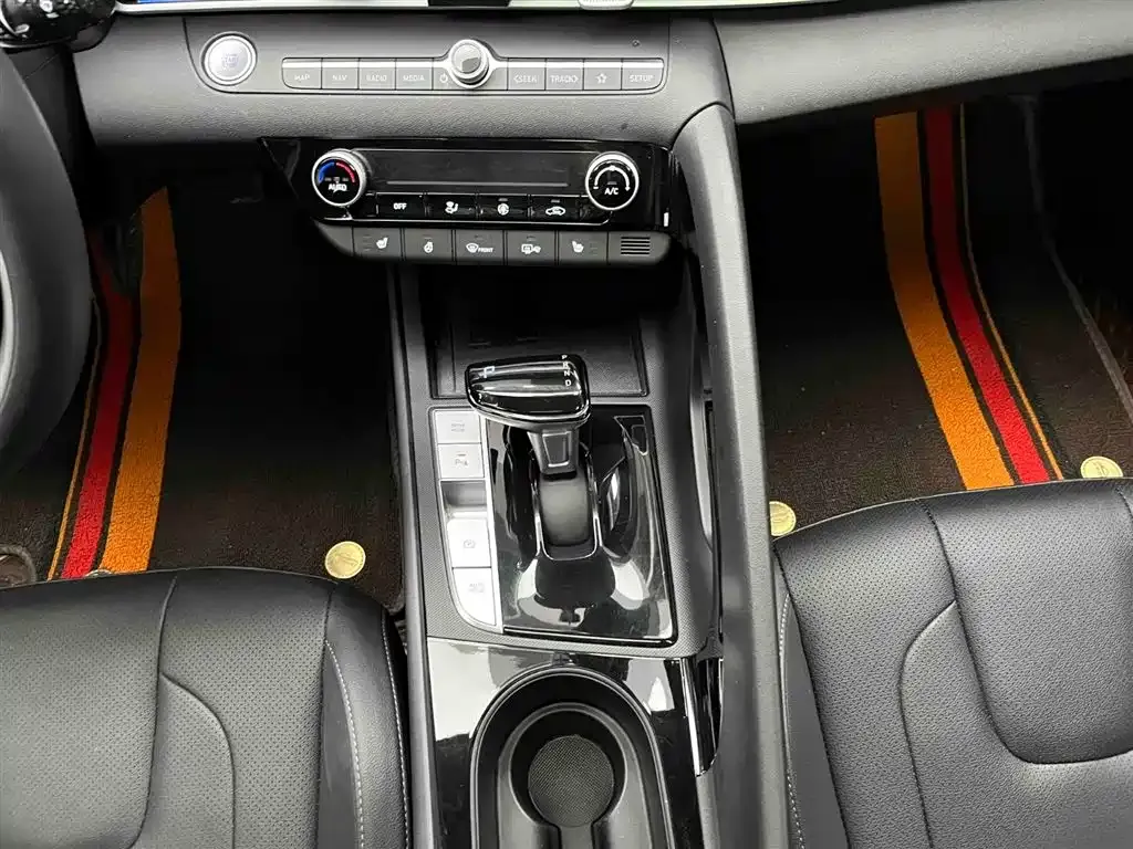 Hyundai Elantra — фото 9