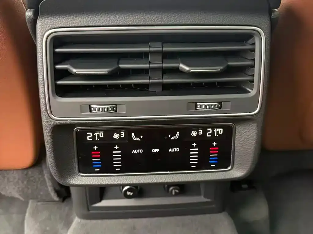 Audi Q7 2022 из CN, фото 5