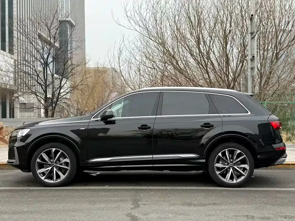 Audi Q7 2022 из CN, фото 10