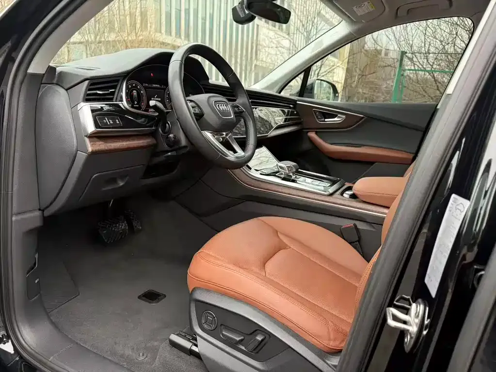 Audi Q7 2022 из CN, фото 4
