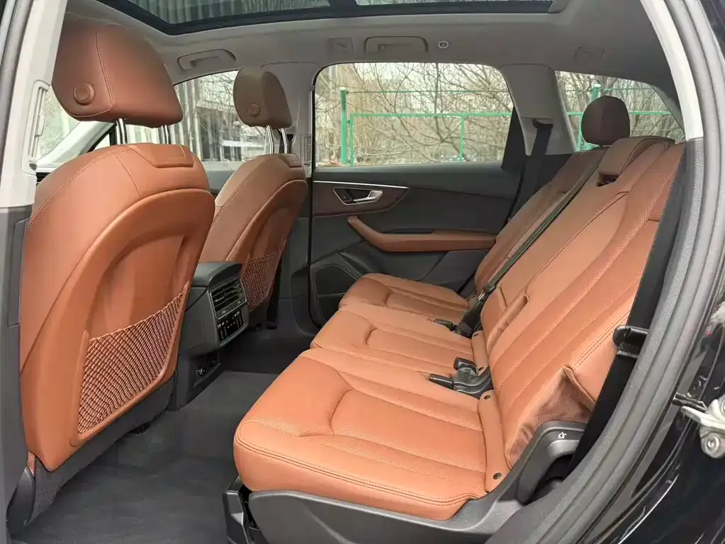Audi Q7 2022 из CN, фото 2