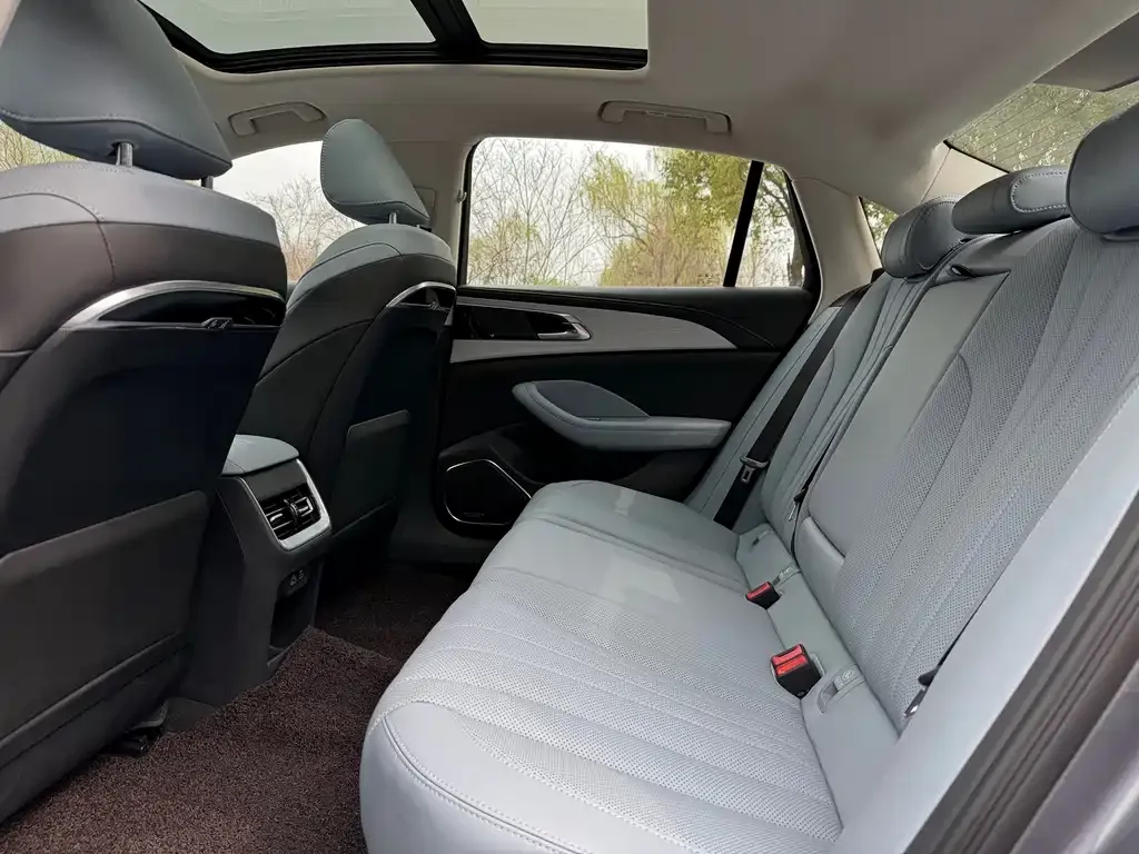 Hongqi H5 PHEV 2025 из CN, фото 2