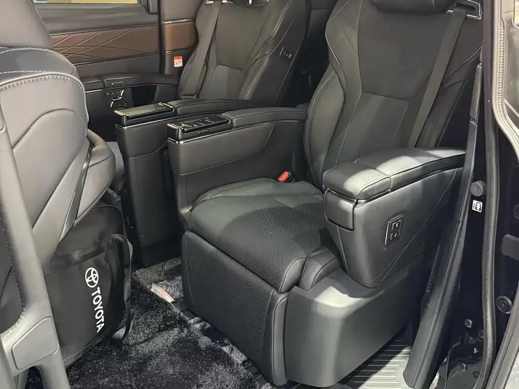 Toyota Alphard 2026 из CN, фото 5